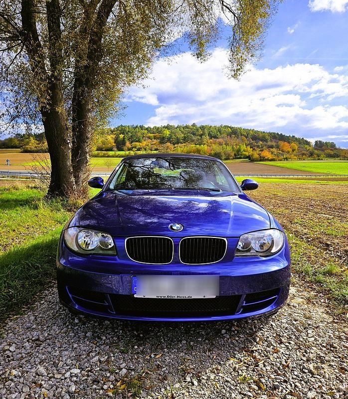 Blau Gebraucht 2009 BMW 118 Cabriolet Cabrio | 8.100 € (Fairer Preis) - Bild 1/4