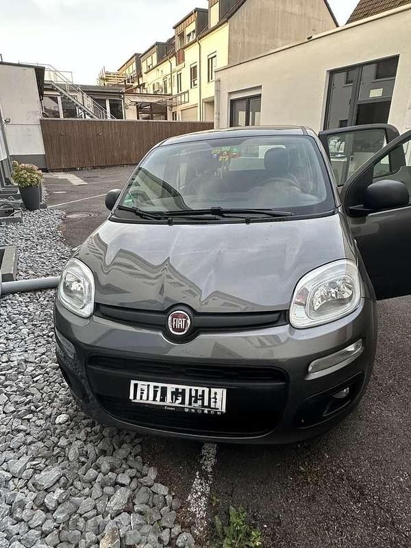 Grau Gebraucht 2017 Fiat Panda Easy Kleinwagen | 8.200 € (Fairer Preis) - Bild 1/4