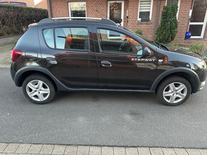 Gebraucht Dacia Sandero Stepway 90 PS (66 kW) 2013 Schwarz Limousine