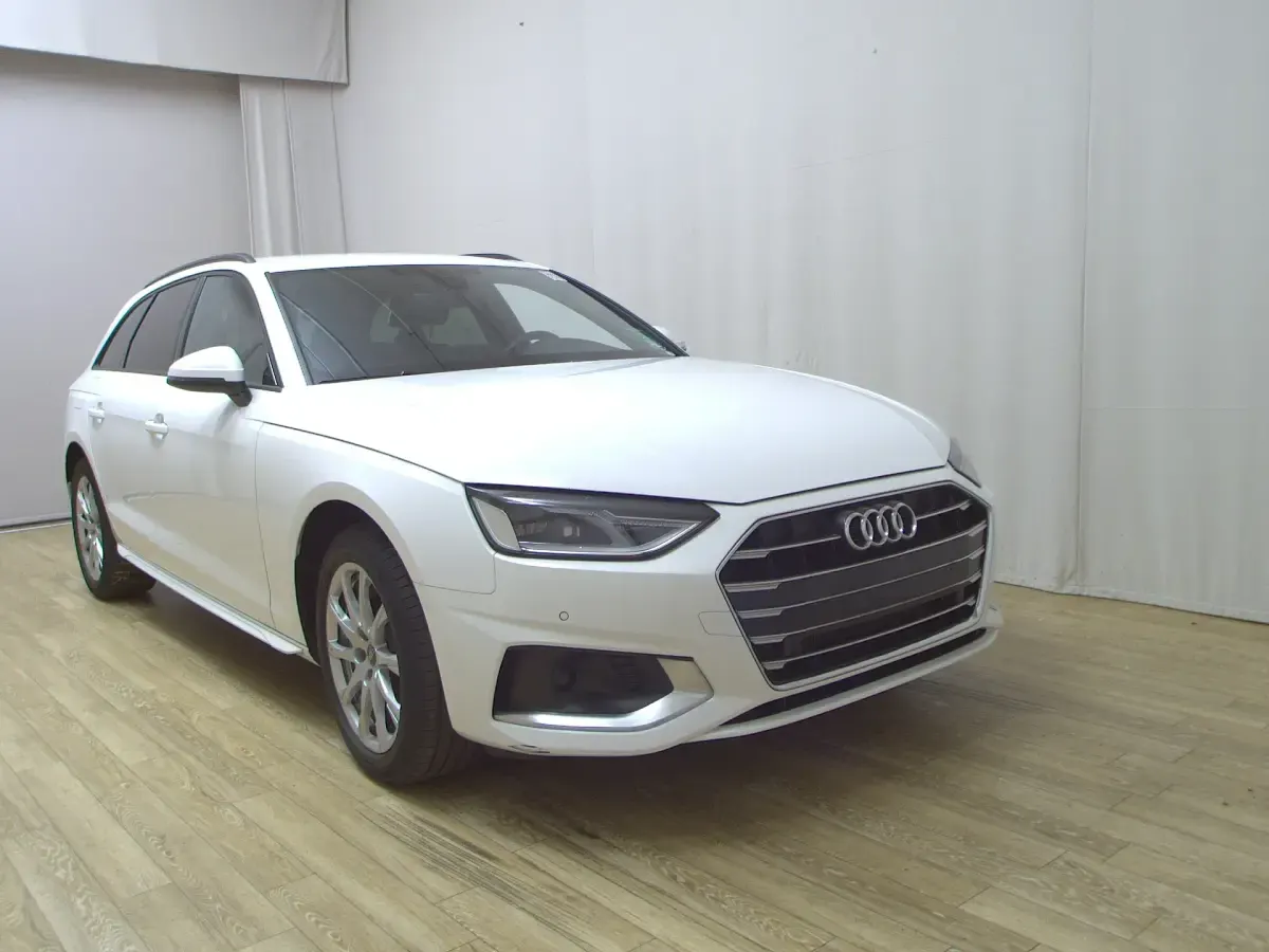 Second-hand Audi A4 Advanced 204 CP (150 kW) 2023 Alb Break