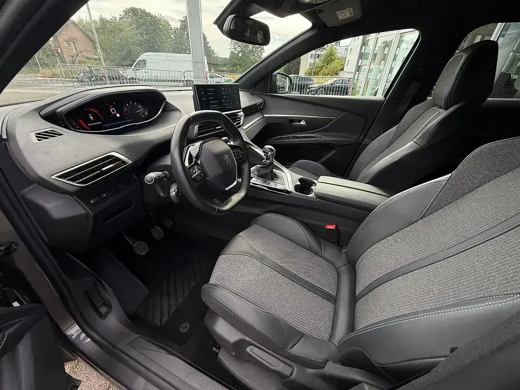 Gebraucht Peugeot 3008 Allure 131 PS (96 kW) 2023 Grau SUV