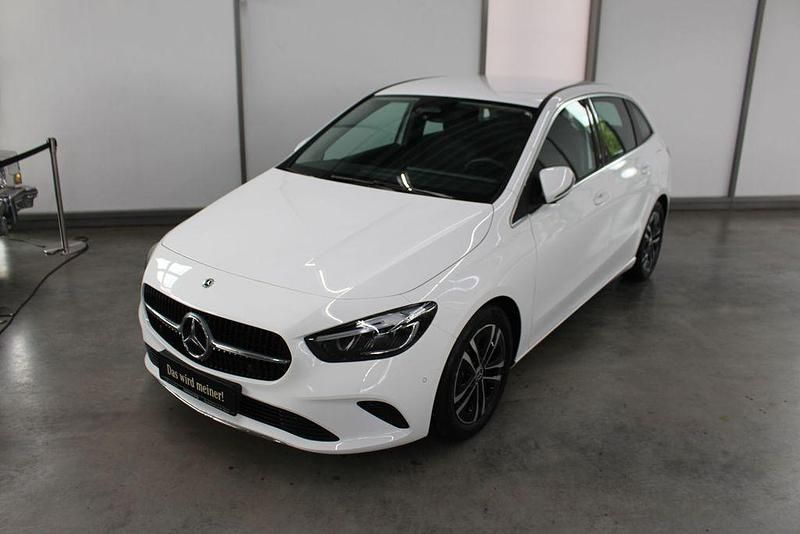 Weiß , polarweiß Gebraucht 2024 Mercedes B180 Progressive Van / Kleinbus | 32.890 € (Fairer Preis) - Bild 1/4