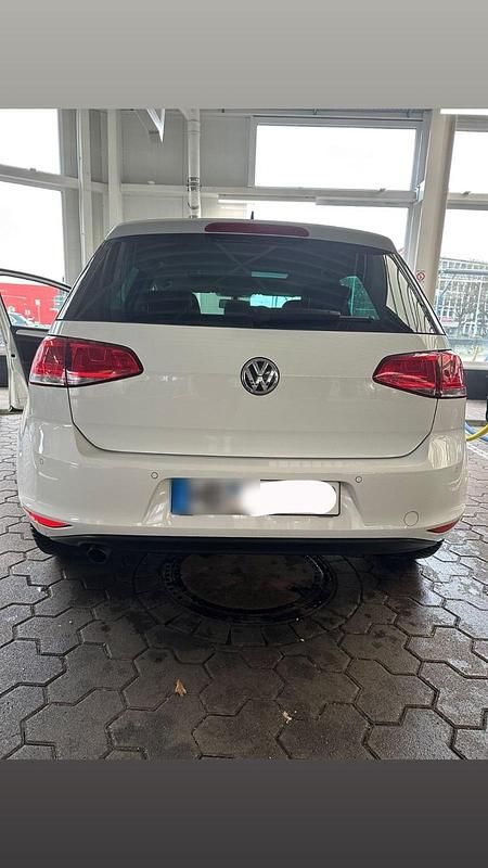 Gebraucht VW Golf VII 105 PS (77 kW) 2014 Weiß Kleinwagen