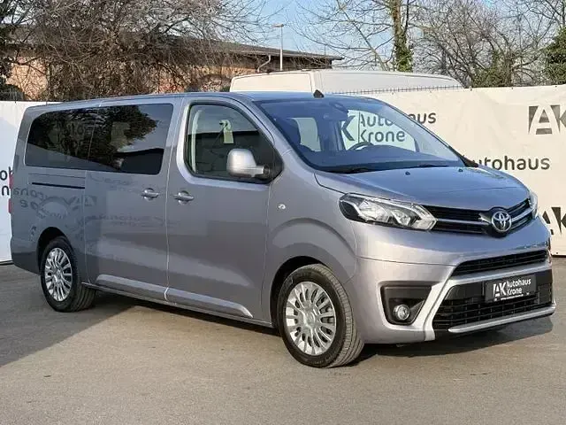 Gebraucht Toyota Proace Verso 177 PS (130 kW) 2023 Silber Kombi