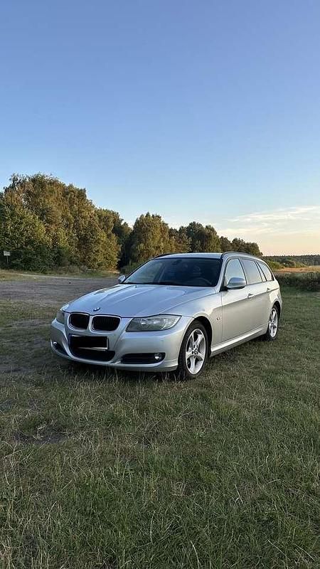 Gebraucht BMW 318 143 PS (105 kW) 2011 Silber Kombi