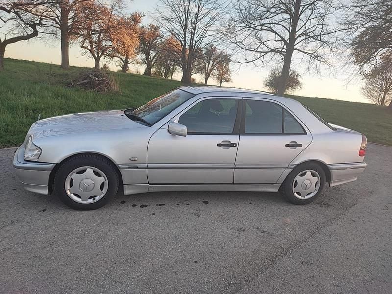 Second-hand Mercedes C180 122 CP (89 kW) 1998 Argintiu Berlinǎ
