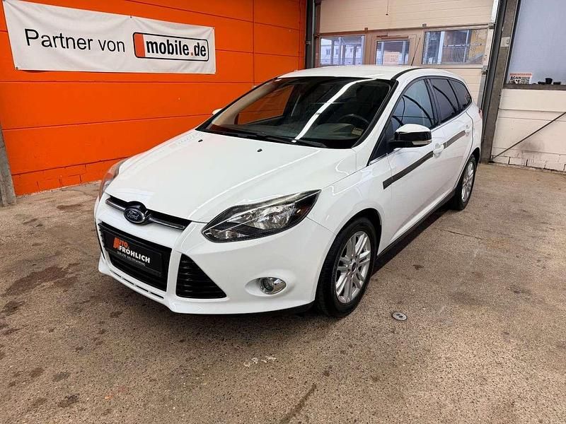 Gebraucht Ford Focus Titanium 125 PS (91 kW) 2012 Weiß Kombi