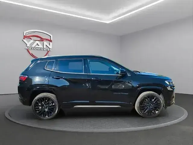 Käytetty Jeep Compass 179 HP (131 kW) 2022 Musta Katumaasturi