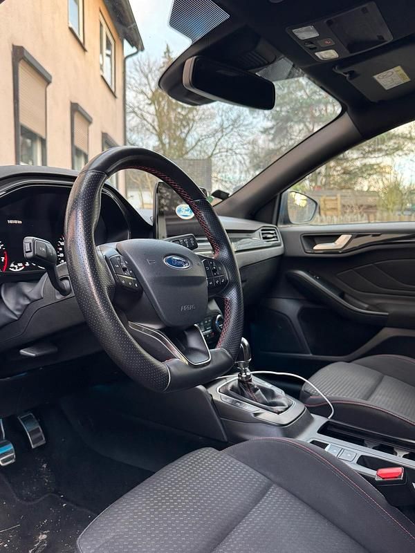 Gebraucht Ford Focus ST-Line 151 PS (111 kW) 2018 Blau Kombi