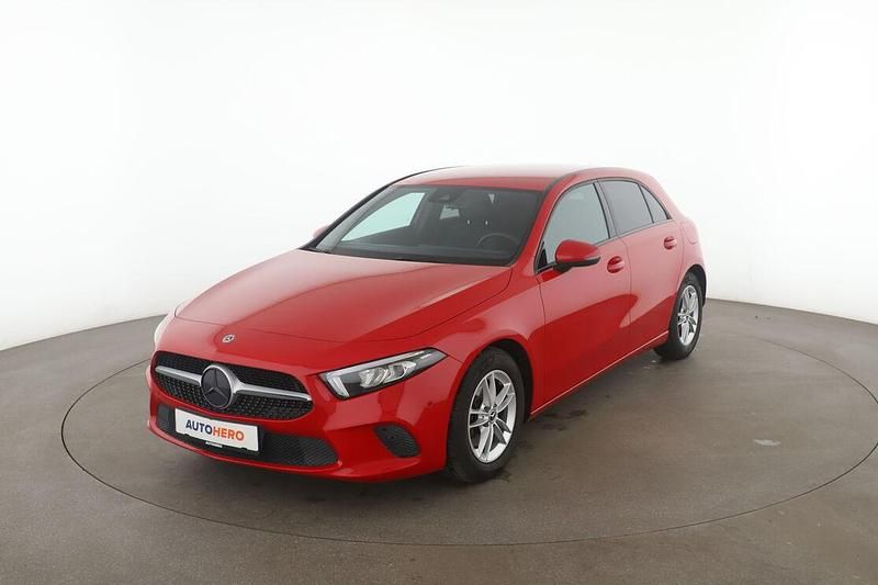 Rot Gebraucht 2018 Mercedes A200 Limousine | 18.480 € (Fairer Preis) - Bild 1/3