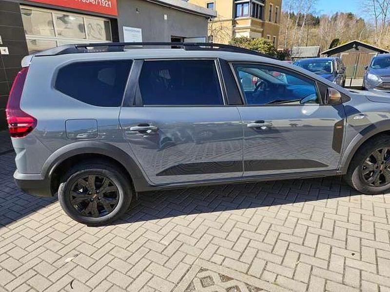 Gebraucht Dacia Jogger Extreme 141 PS (103 kW) 2025 Städtisches grau Van / Kleinbus
