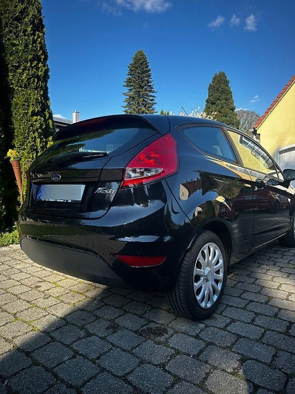 Używany Ford Fiesta 60 KM (44 kW) 2009 Czarny Sedan/Limuzyna