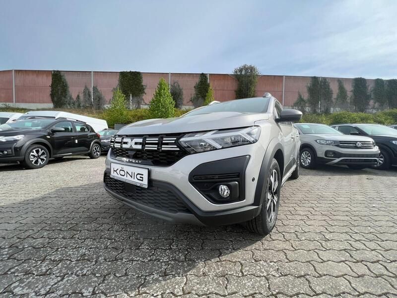 Grau Gebraucht 2023 Dacia Sandero Expression Kleinwagen | 17.888 € (Fairer Preis) - Bild 1/4