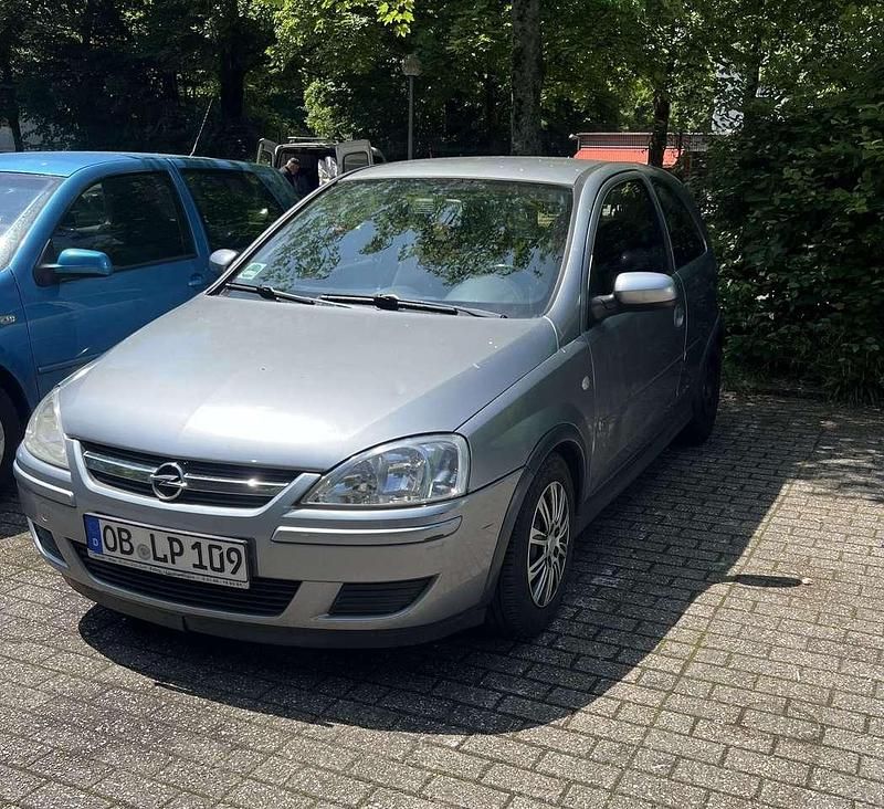Grau Gebraucht 2005 Opel Corsa Edition Kleinwagen | 1.200 € (Fairer Preis) - Bild 1/4