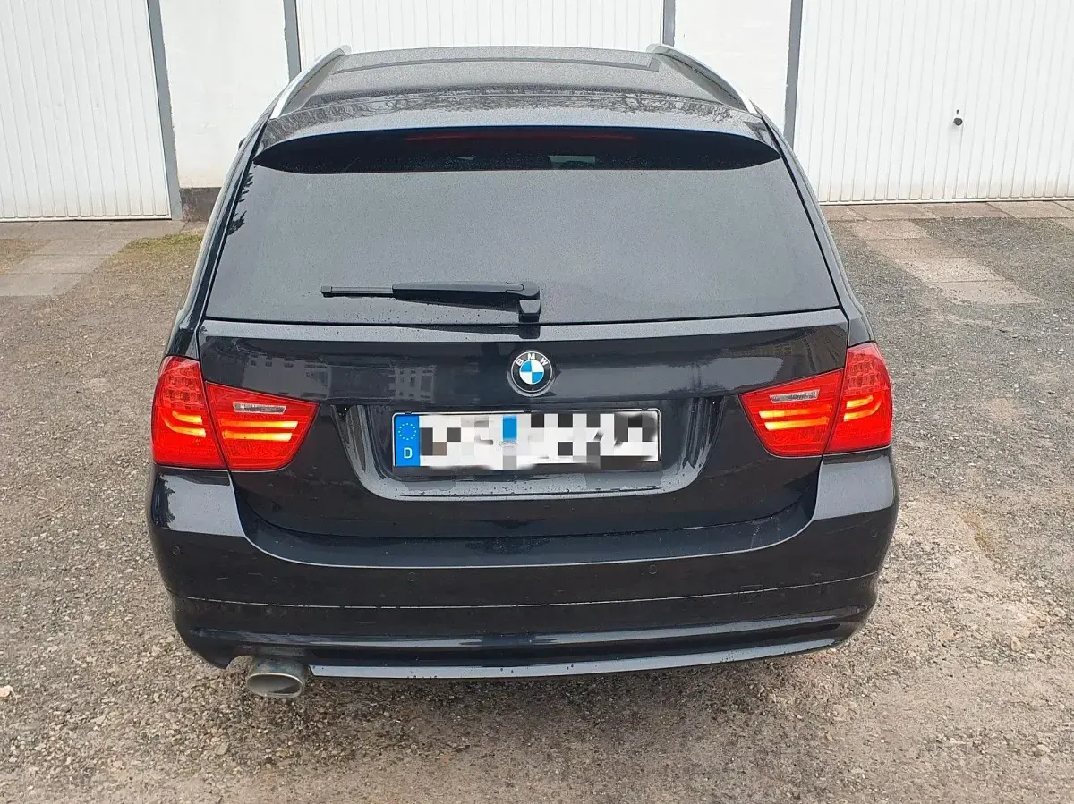 Gebraucht BMW 318 Exclusive 143 PS (105 kW) 2012 Schwarz Kombi