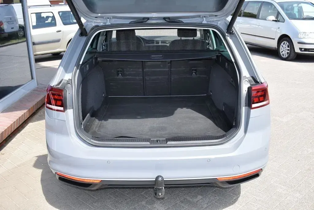 Gebraucht VW Passat Conceptline 150 PS (110 kW) 2023 Grau Kombi