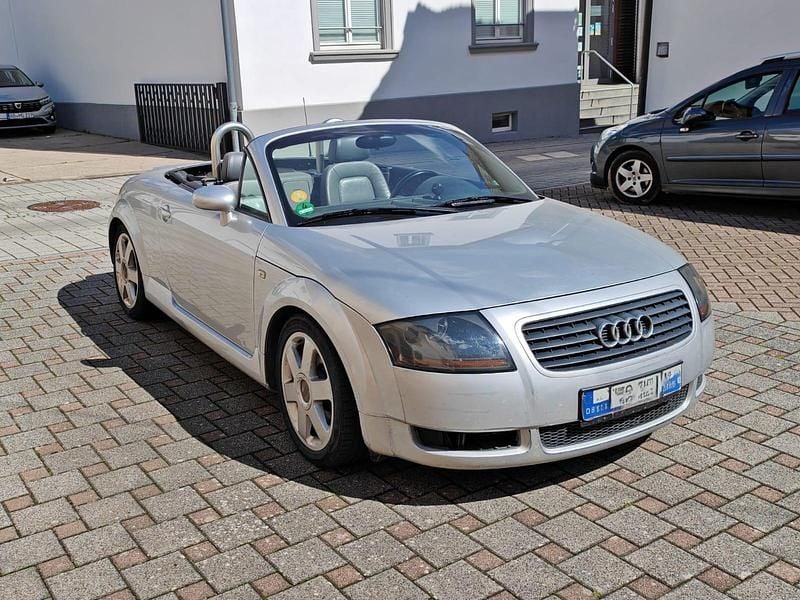 Silber Gebraucht 2001 Audi TT Roadster Cabrio | 4.400 € (Superpreis) - Bild 1/4