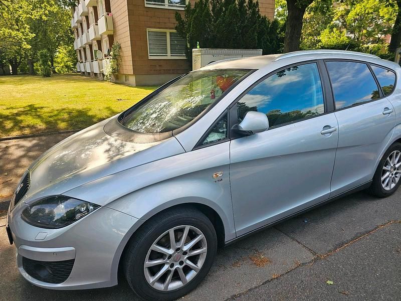 Używany Seat Altea 163 KM (119 kW) 2010 Szary SUV