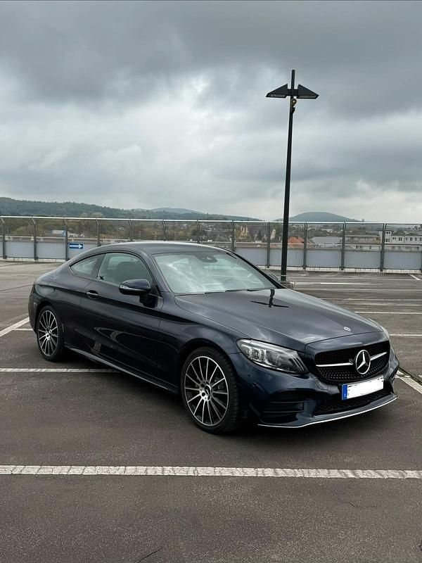 Gebraucht Mercedes C300 AMG line 258 PS (189 kW) 2018 Blau Coupé