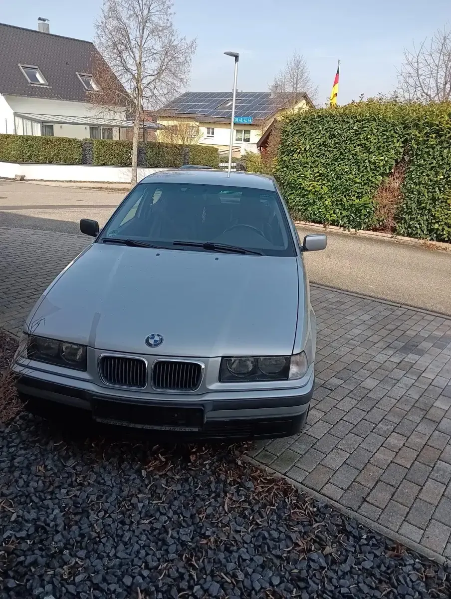Gebraucht BMW 318 140 PS (102 kW) 1998 Silber Coupé