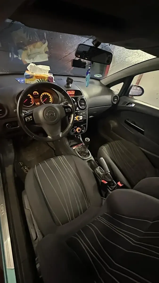 Gebraucht Opel Corsa 75 PS (55 kW) 2010 Silber Kleinwagen