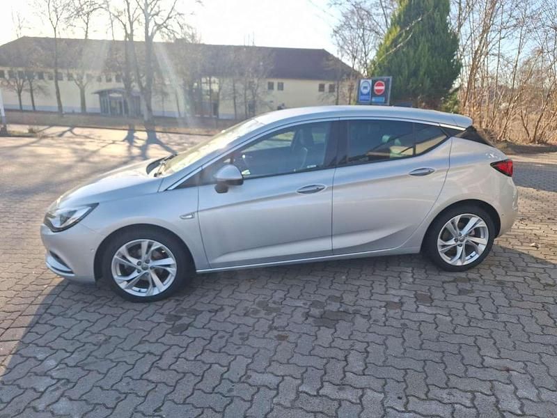 Gebraucht Opel Astra Innovation 150 PS (110 kW) 2016 Argon silber/ice silver (m2) Kleinwagen