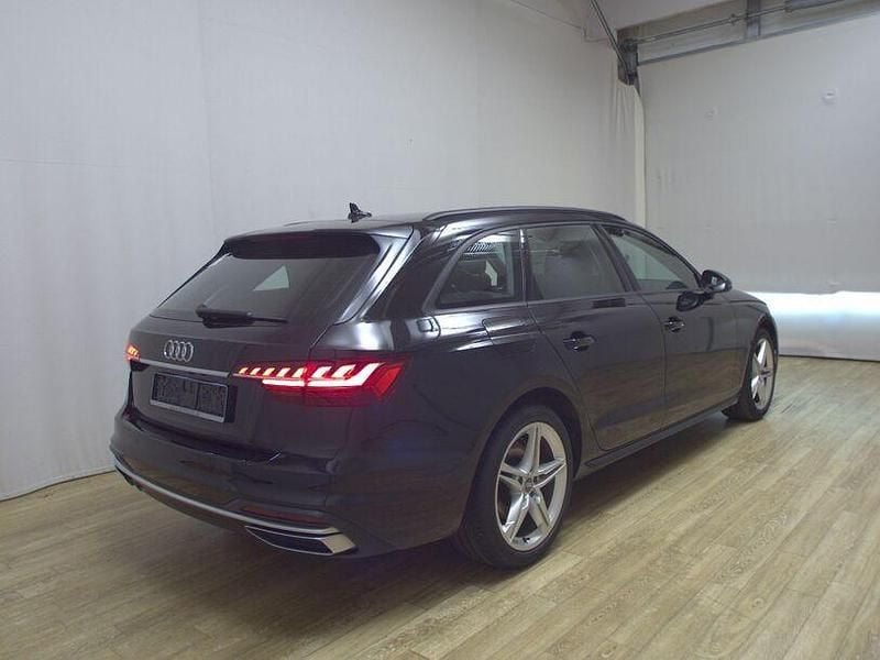 Gebraucht Audi A4 Advanced 204 PS (150 kW) 2022 Mythosschwarz metallic Kombi