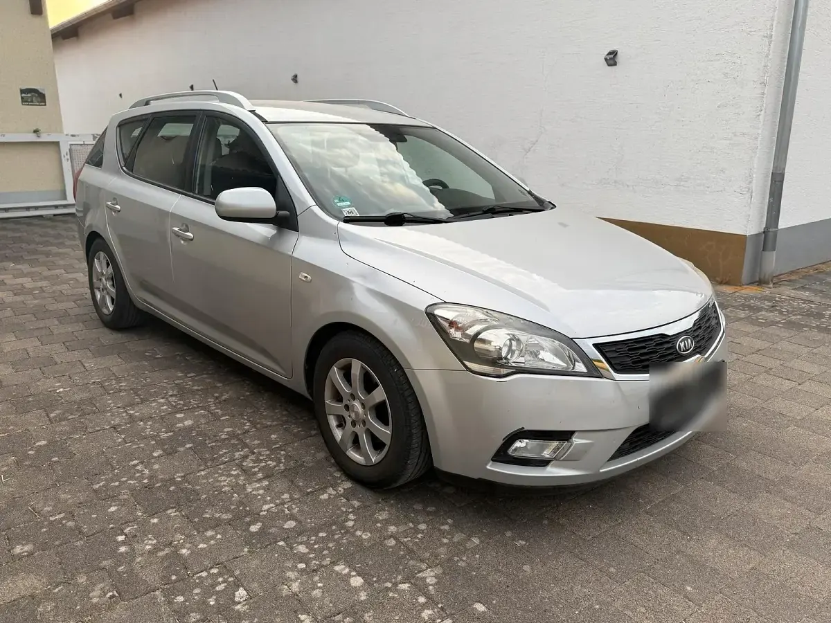 Gebraucht Kia Ceed 90 PS (66 kW) 2011 Silber Kleinwagen
