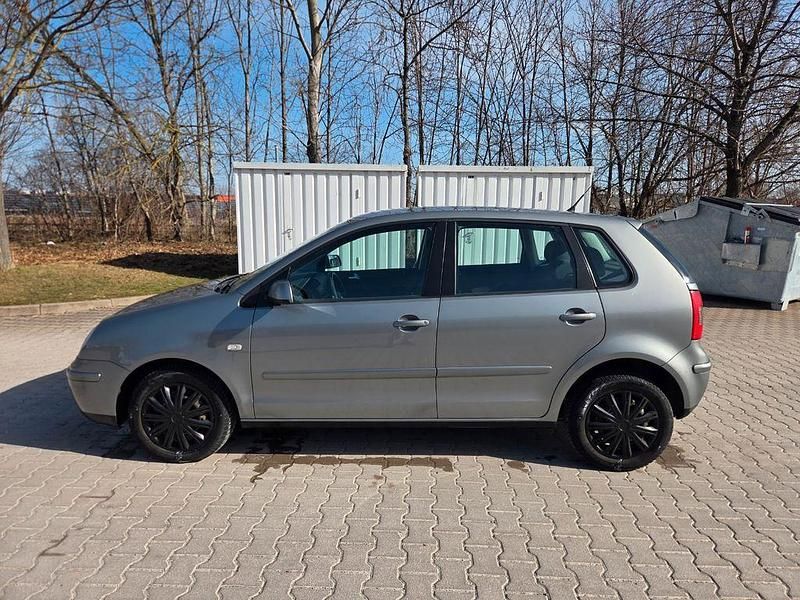 Gebraucht VW Polo Comfortline 75 PS (55 kW) 2004 Grau Kleinwagen