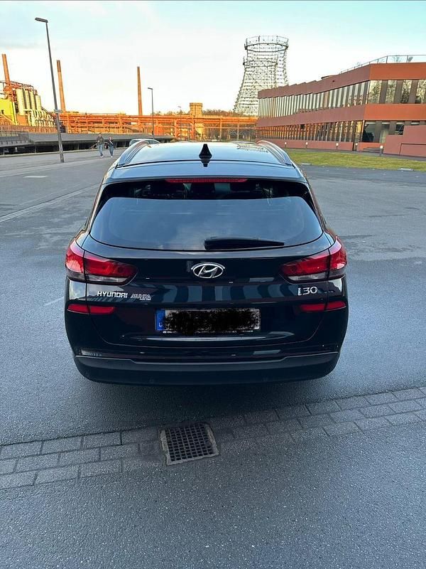 Gebraucht Hyundai i30 YES! 120 PS (88 kW) 2019 Schwarz Kombi