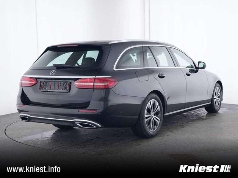 Gebraucht Mercedes E200 160 PS (117 kW) 2023 Schwarz Kombi