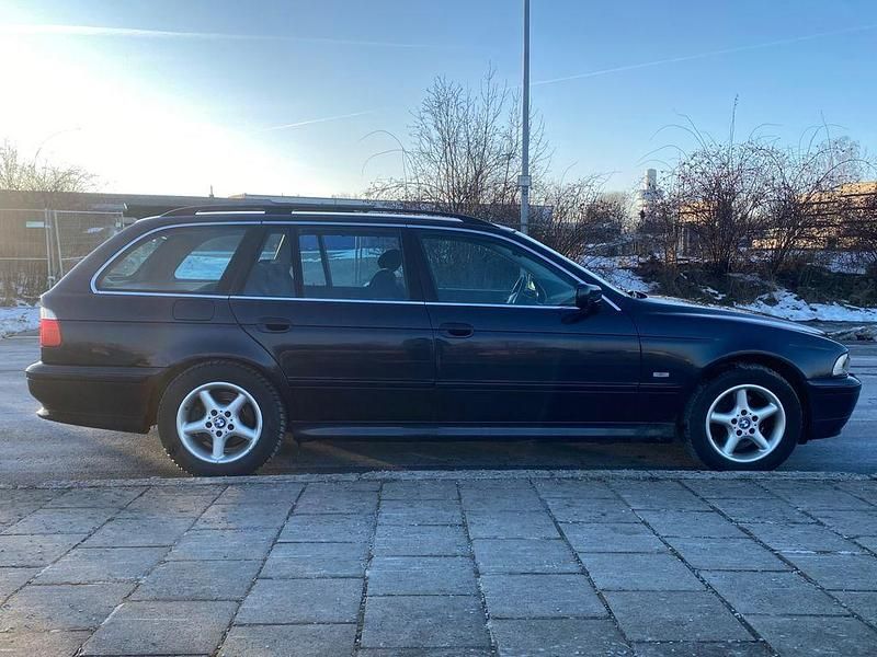 Gebraucht BMW 525 192 PS (141 kW) 2000 Blau Kombi