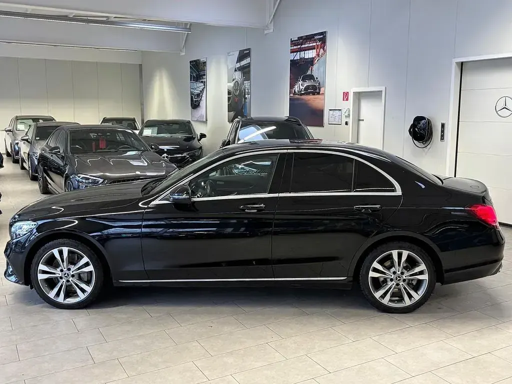 Gebraucht Mercedes E300 Avantgarde 211 PS (155 kW) 2021 Schwarz Limousine