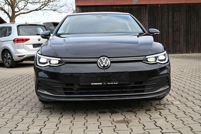 Gebraucht VW Golf VIII Active 150 PS (110 kW) 2022 Schwarz Limousine