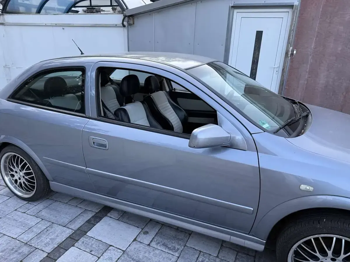 Gebraucht Opel Astra Sport 101 PS (74 kW) 2003 Limousine