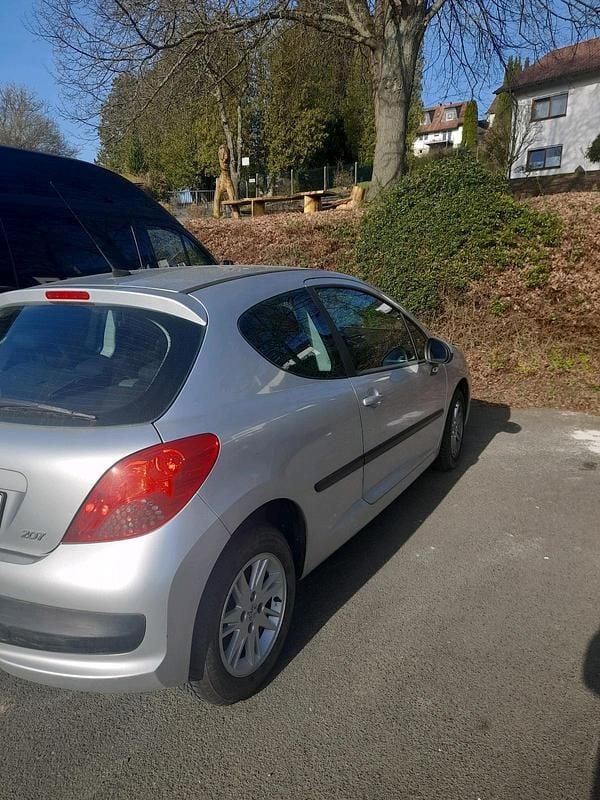 Gebraucht Peugeot 207 88 PS (64 kW) 2007 Silber Kleinwagen