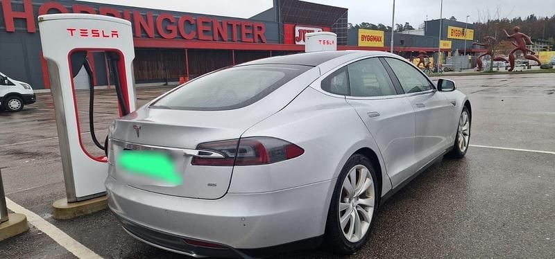 Usata Tesla Model S 269 kW (367 CV) 2013 Argento Utilitaria