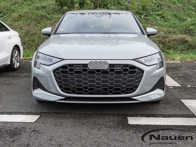 Gebraucht Audi A3 Ambiente 150 PS (110 kW) 2025 Pfeilgrau perleffekt Limousine