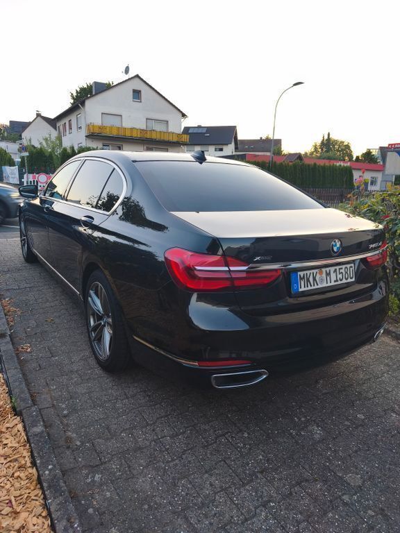 Schwarz Gebraucht 2016 BMW 740L Limousine | 35.000 € - Bild 1/4