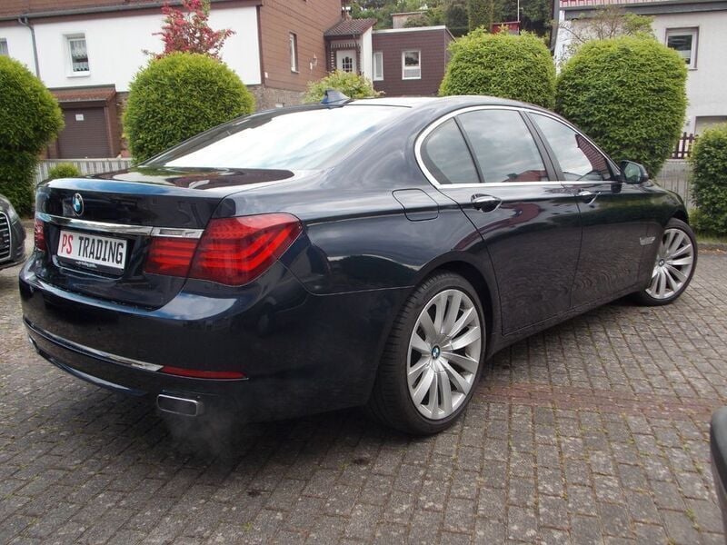 Gebraucht BMW 750 Performance 449 PS (330 kW) 2014 Blau Limousine