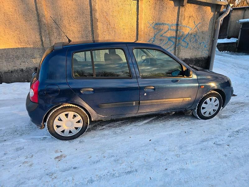 Blau Gebraucht 2002 Renault Clio II Kleinwagen | 1.300 € (Fairer Preis) - Bild 1/4