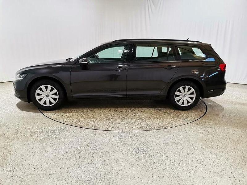 Gebraucht VW Passat Conceptline 150 PS (110 kW) 2022 Mangangrau metallic Kombi