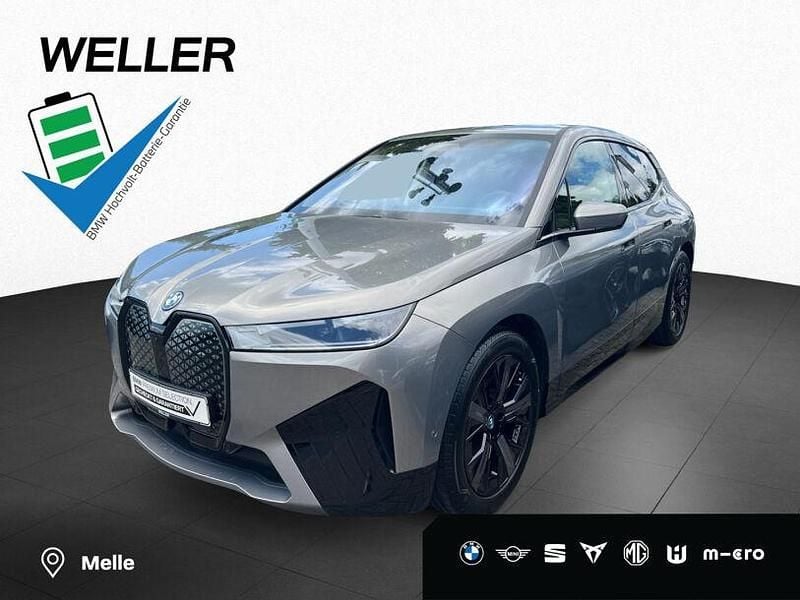 Grau Gebraucht 2024 BMW iX Sport Line SUV | 53.450 € (Guter Preis) - Bild 1/4