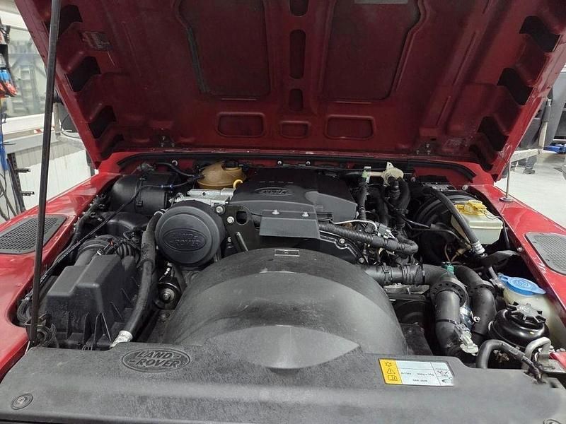 Gebraucht Land Rover Defender 122 PS (89 kW) 2013 Rot Pickup