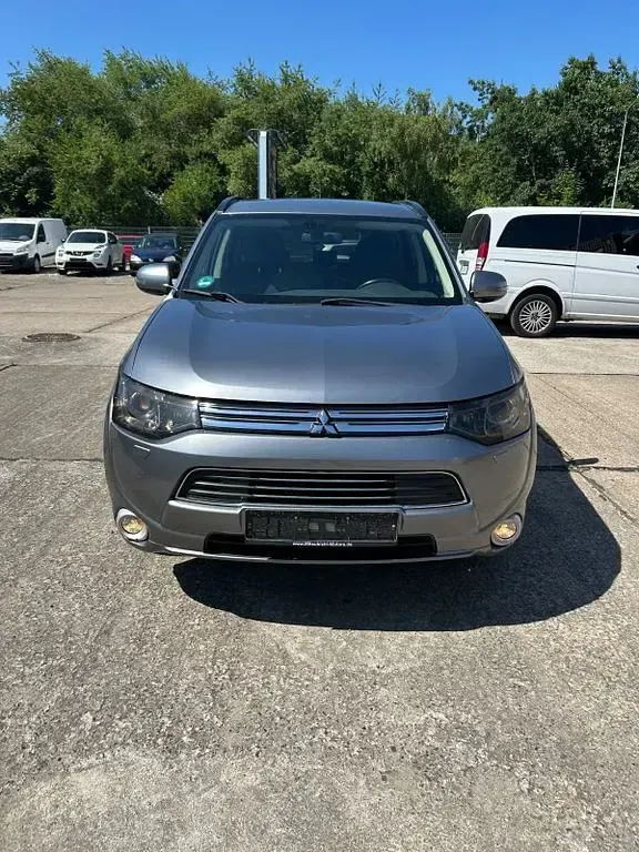 Gebraucht Mitsubishi Outlander P-HEV Plus 121 PS (88 kW) 2015 Grau SUV