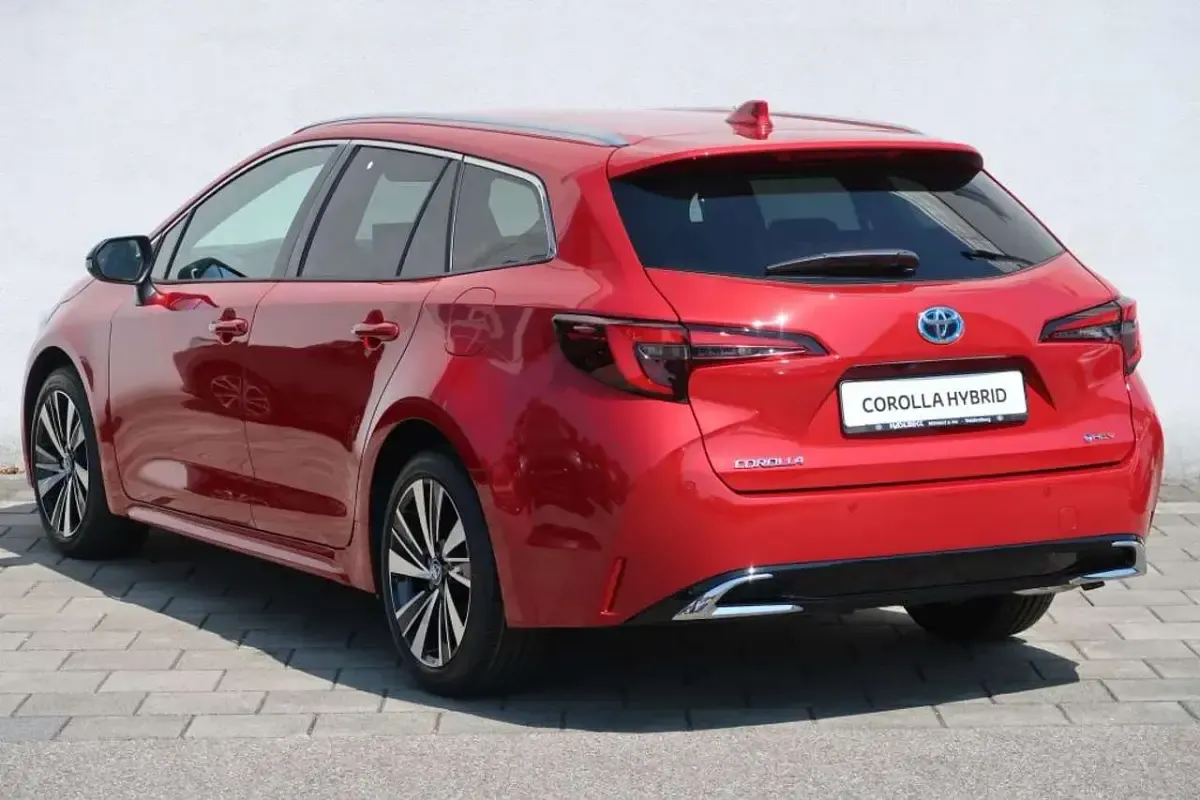 Neu Toyota Corolla 178 PS (130 kW) 2026 Emotional red metallic Kombi