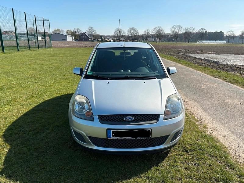 Gebraucht Ford Fiesta 59 PS (43 kW) 2008 Silber Kleinwagen