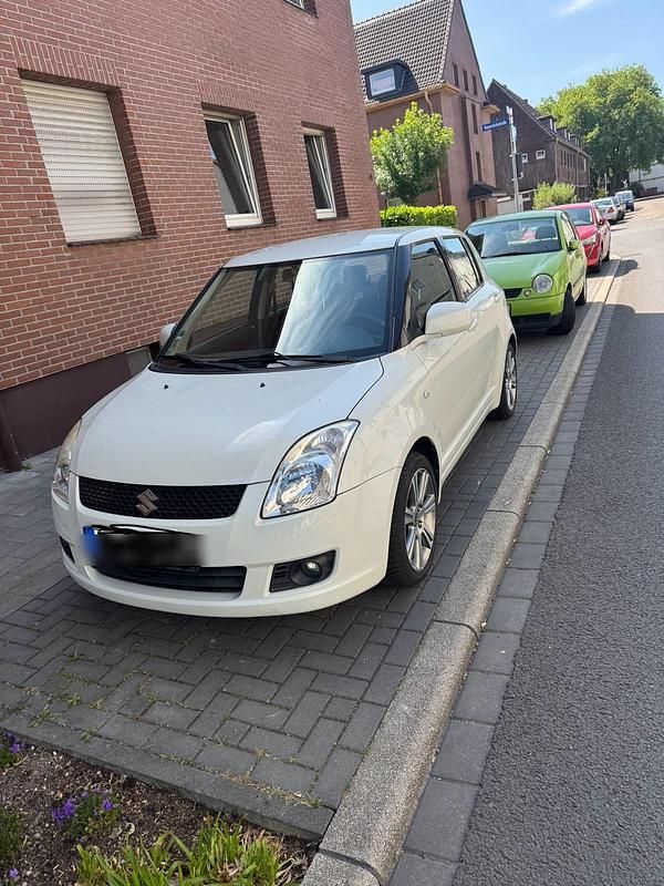 Weiß Gebraucht 2008 Suzuki Swift Kleinwagen | 3.500 € (Etwas zu teuer) - Bild 1/4