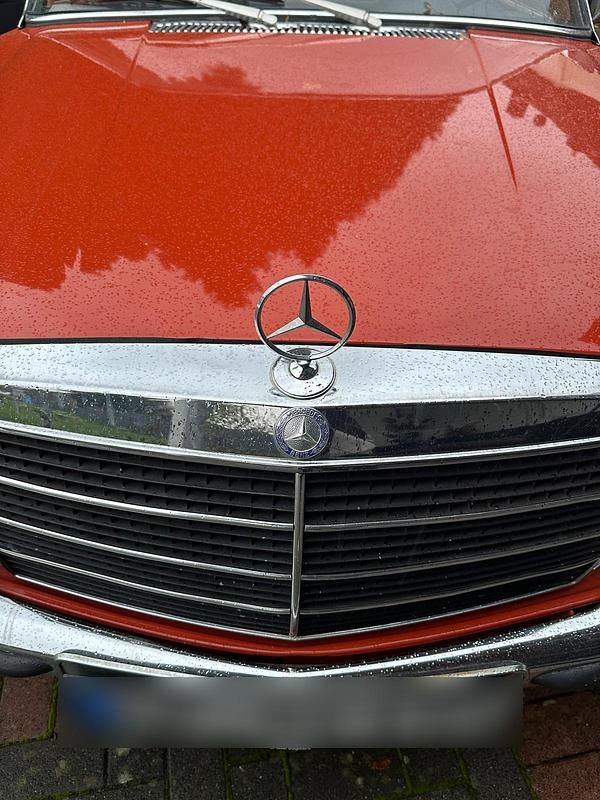 Second-hand Mercedes 280 1977 Portocaliu Berlinǎ
