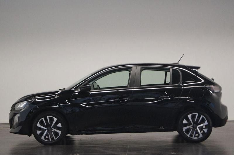 Używany Peugeot 208 Active 75 KM (55 kW) 2024 Czarny Hatchback